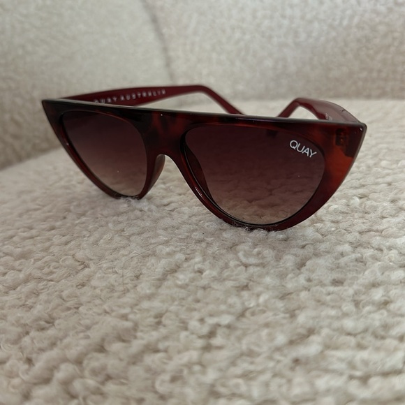 Quay Australia Run Away Cat Eye Sunglasses R2933 - Picture 3 of 8